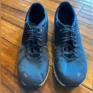 Men’s On Cloud running shoes. Size 11.5. Great condition. Blue/Navy/White.
